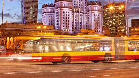 Rozbił szybę w autobusie i uciekł. Sprawę wyjaśni monitoring