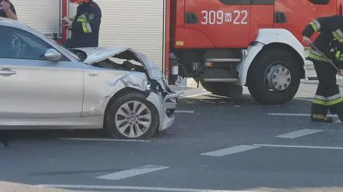 Zderzenie ciężarówki i BMW na Wołoskiej