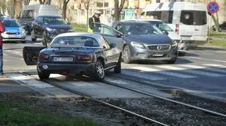 Zderzenie volvo i mazdy na Grochowie