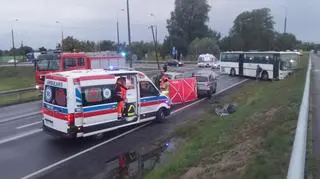 Zderzenie autobusu i samochodu osobowego