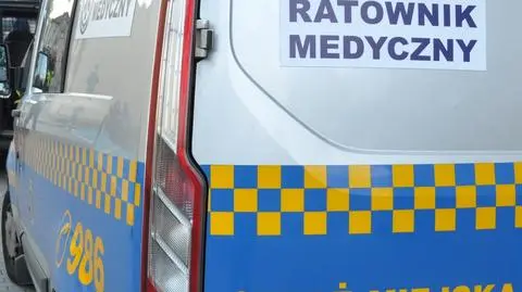Przez kilka godzin siedziała w nocy z dwójką dzieci na przystanku. Kierowca autobusu wezwał pomoc