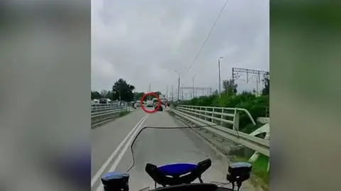 Chciał ominąć korek, skończył z mandatem