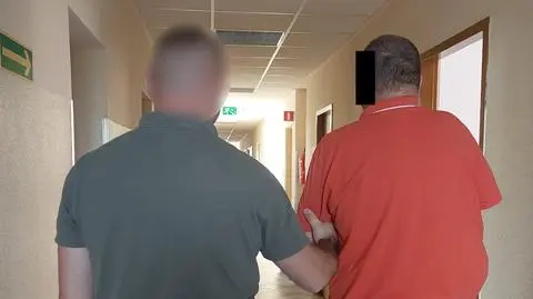 Celowo potrącił autem sąsiada. Do leżącego na ulicy ruszył z tłuczkiem do mięsa 