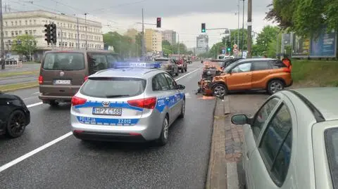 Zderzenie na Wolskiej. "Jazda skończyła się na chodniku"