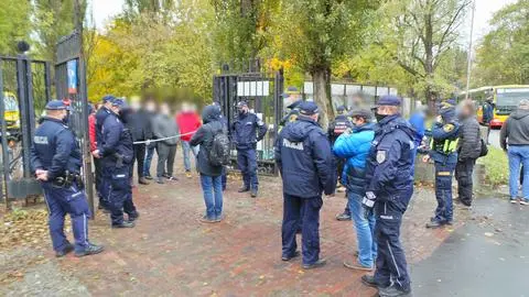 Nadzór budowlany usiłuje wejść na teren Skry