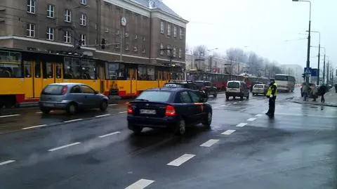 Spokojny poranek bez sygnalizacji świetlnych