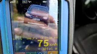 Jechał za szybko, nie miał nawet prawa jazdy