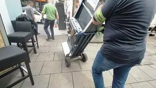 Służby w lokalu z automatami do gier