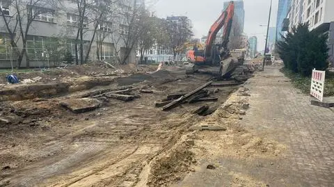 Historyczne tory odkryto na ulicy Grzybowskiej 