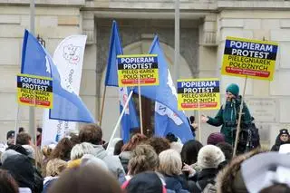 Protest pielęgniarek przed kancelarią premiera 