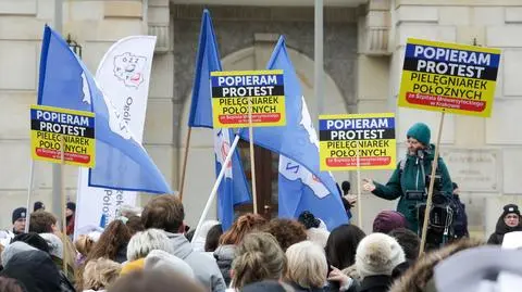 "Jesteśmy zawiedzione". Pielęgniarki protestowały przed kancelarią premiera