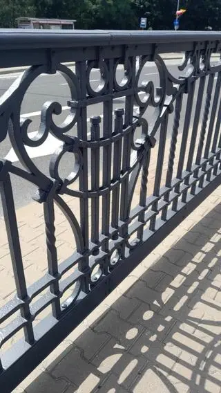 Balustrada na u. Powązkowskiej po renowacji