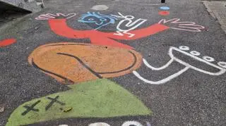 "Energetyczne kolory i wpleciony w pracę żart mają wywołać uśmiech"