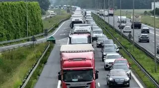 Zderzenie motocykla i auta dostawczego na S8