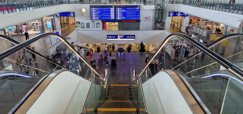 Nocna bójka na Dworcu Centralnym. "Dwóch mężczyzn miało rany kłute i cięte"