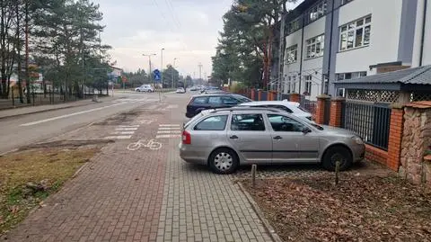 Parkują przed szkołą nielegalnie, doszło do wypadku. Będą zmiany