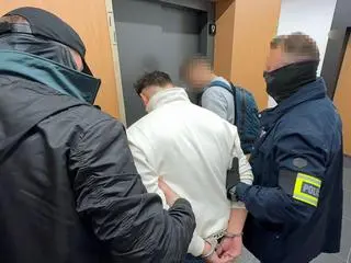 Policja zatrzymała podejrzanych o oszustwa