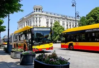 Bez "wieży" w środku, z bateriami na dachu. Warszawa kupuje 79 nowych elektryków