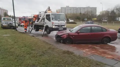 "Wpadł w poślizg, uderzył w latarnię"