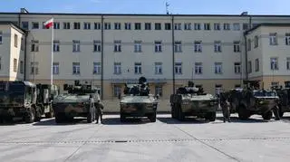 Próby do defilady w 1. Warszawskiej Brygadzie Pancernej w Warszawie