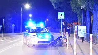 Nastolatek uderzył skuterem w radiowóz
