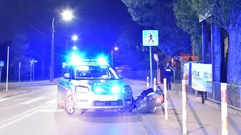 Nastolatek uderzył skuterem w radiowóz