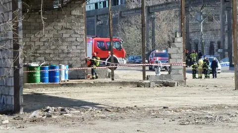 Rozszczelniła się beczka z chemikaliami. Wcześniej ochroniarze gasili pożar