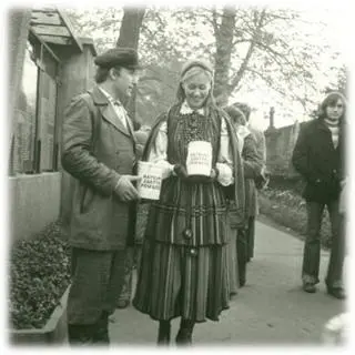 Archiwalne zdjęcie z kwestowania na Powązkach