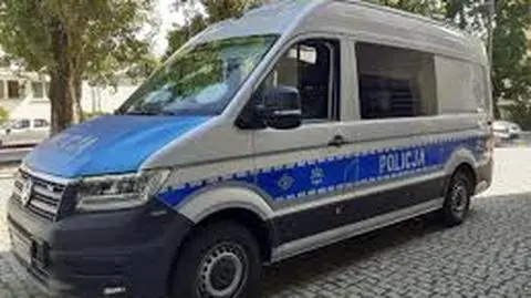Na przejściu dla pieszych wyprzedziła oznakowany radiowóz 