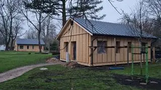Rekonstrukcja domków fińskich na Polu Mokotowskim