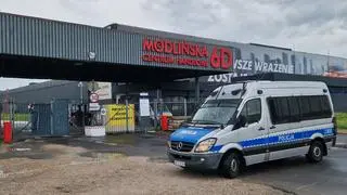 Policja w hali przy Modlińskiej 