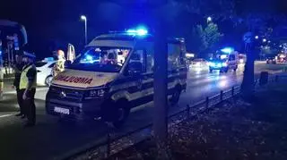 Zderzenie auta i autobusu w Alejach Ujazdowskich