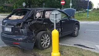 Zderzenie autobusu miejskiego z osobową mazdą