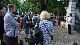 Protest przed budynkiem Nuncjatury Apostolskiej 