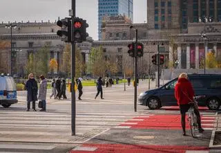 Piesi "polubili" nową "zebrę". Będzie więcej pasów w centrum