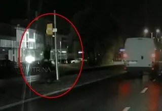 Fotoradar działał jeden dzień. Tak został zniszczony. Nagranie 