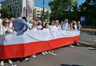 Wyjechali w środku nocy, by zdążyć na marsz