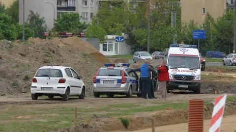 Pościg mieszkańców za pijanym kierowcą. Wpadł na budowie tramwaju na Tarchomin