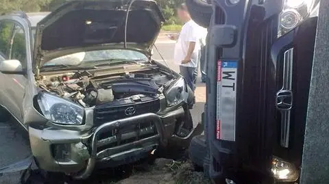 Kolejny wypadek: SUV na boku, ranne dziecko