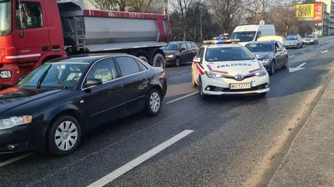 Brał udział w kolizji. Inny kierowca wyczuł alkohol i zabrał kluczyki 