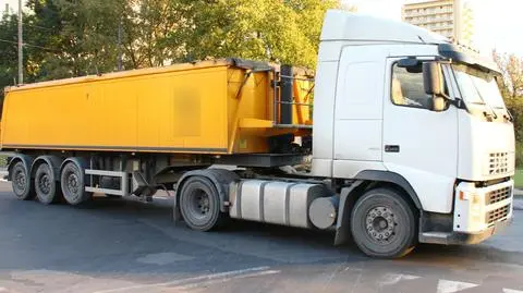 Ziemia z budowy metra trafia do Czosnowa?