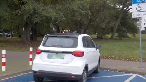 Zaparkował na kopercie, miał nieważną kartę żony