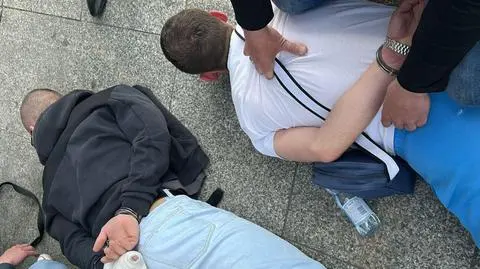 Policjanci zatrzymali dwóch 18-latków podejrzanych o oszustwa