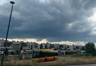Ostrzeżenia trzeciego stopnia. Przybywa "czerwonych" powiatów