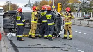 Jedna osoba była zakleszczona w aucie 