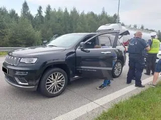 Policja odzyskała skradzionego jeepa i zatrzymała podejrzanego o paserstwo