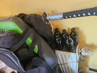 Policjanci przeszukali "gabinet" 64-latka