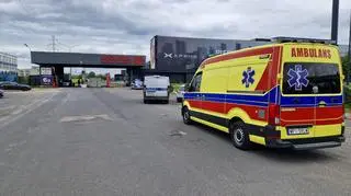 Policja zabezpieczyła wejścia do hali przy Modlińskiej