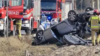 Dachowanie auta osobowego w Gołkowie