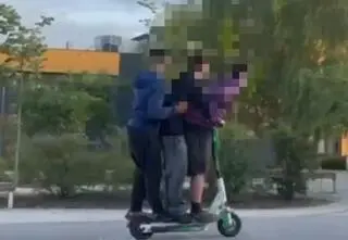 Jeżdżą po dwie, trzy osoby na hulajnodze. Czasem pijani